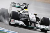 Rosberg davanti anche a Suzuka. Vicine le Ferrari