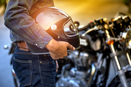 Accessori per la moto: la scelta del casco